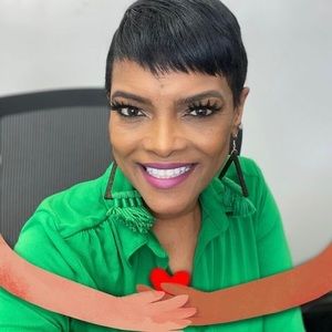 Meet your Posher, Mona